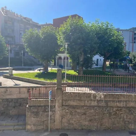 Con Patio Cerca De La Playa Bueu