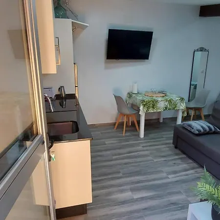 Con Patio Cerca De La Playa