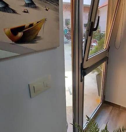 Con Patio Cerca De La Playa