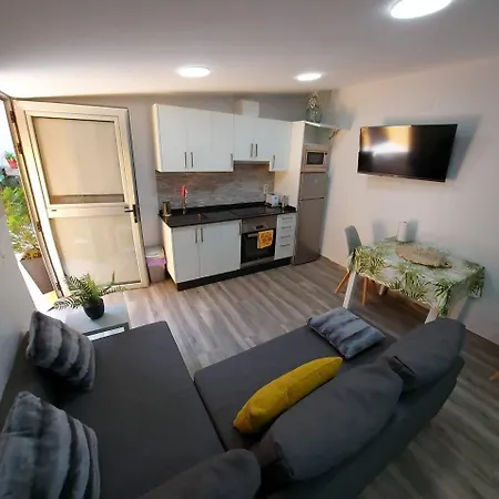 Con Patio Cerca De La Playa Apartamento *