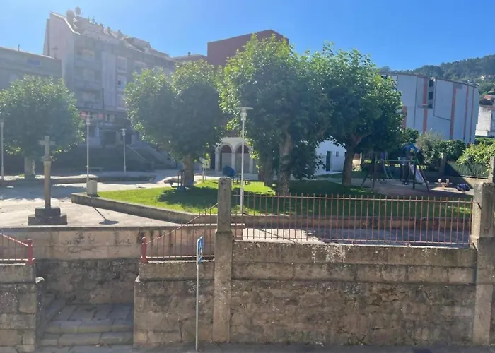 Con Patio Cerca De La Playa Bueu