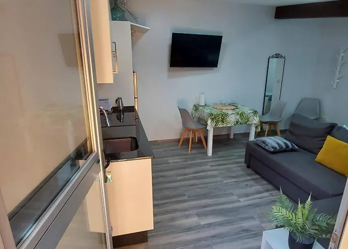 Con Patio Cerca De La Playa