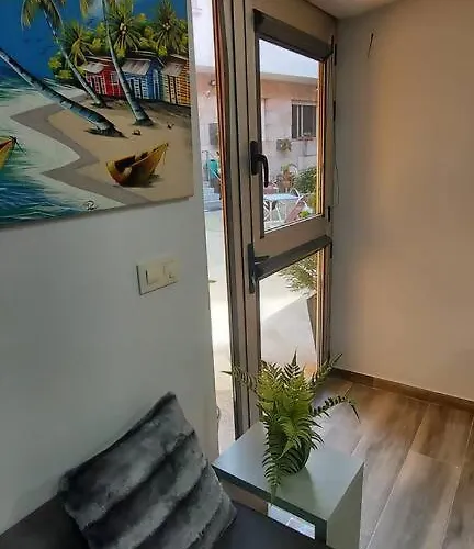 Con Patio Cerca De La Playa Apartman